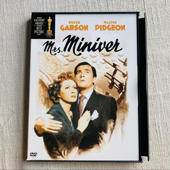 Greer Garson in Mrs. Miniver (1942) Film - Picture 1 of 4